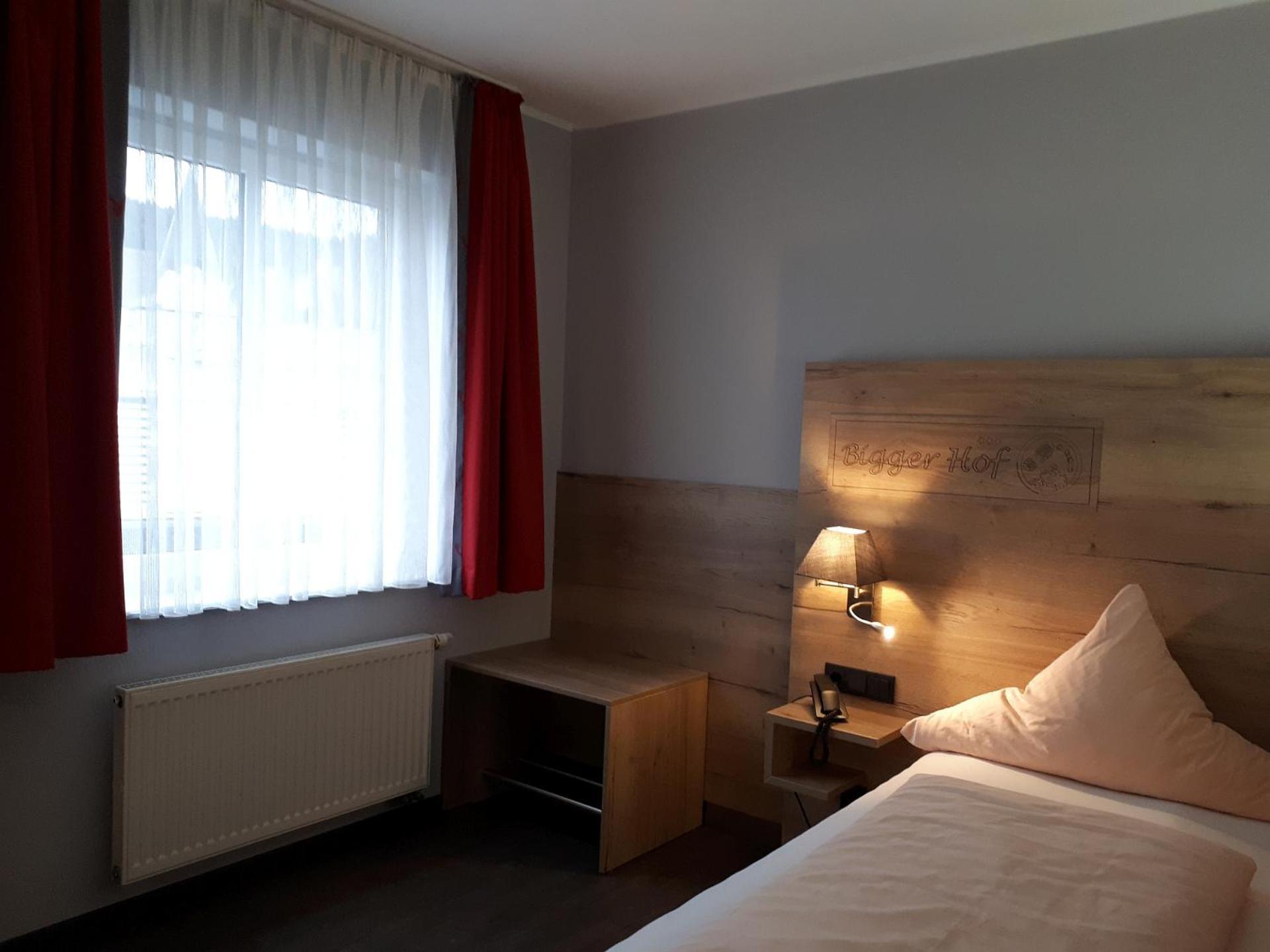 Bigger Hof - Wirtshaus Platzhirsch Am Jahnplatz Hotel Olsberg